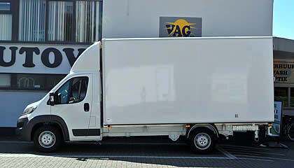 Huur een Peugeot Boxer met aluminium kast vanaf €80,80 per dag | Laadvermogen: 1000 kg | Met achterdeuren | Rijbewijs B Peugeot Boxer huren