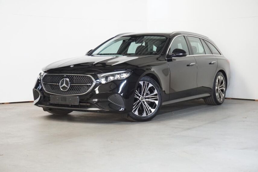 E 220 T d PANO DAK - TREKHAAK WEGKLAPBAAR 