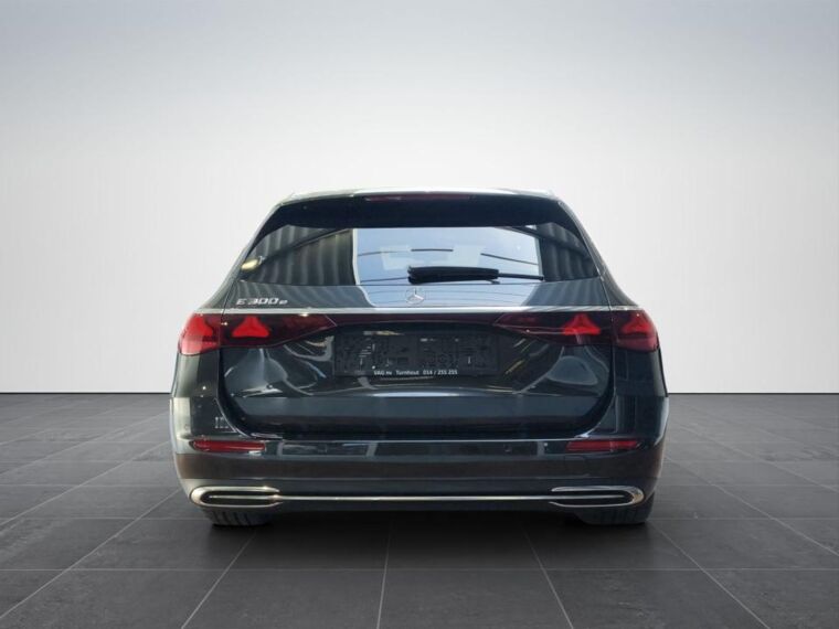 E 300 T e RIJASSISTENTIE - TREKHAAK WEGKLAPBAAR - BURMESTER 